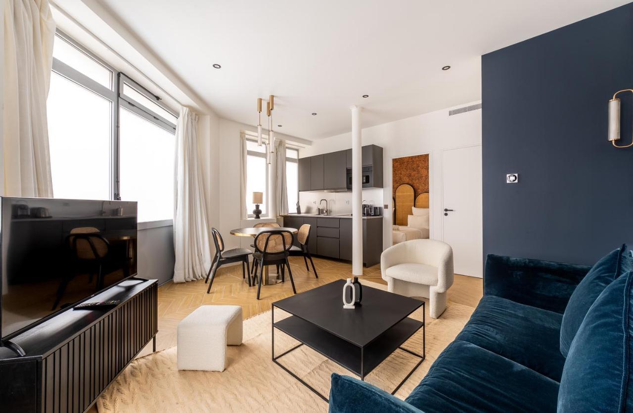 Lovely Close To Eiffel Tower Parijs